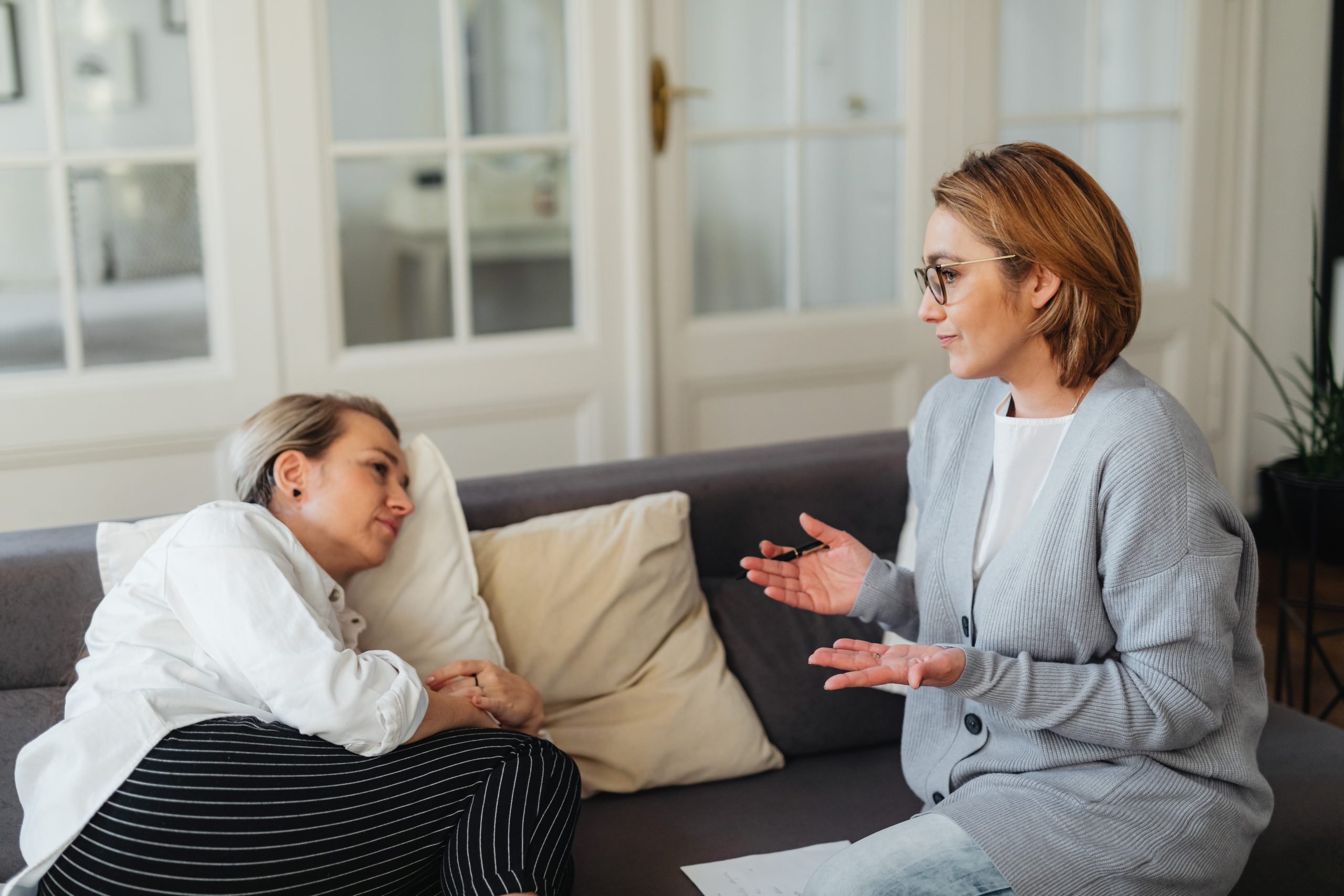 Support Worker talking with someone experiencing mental health issues